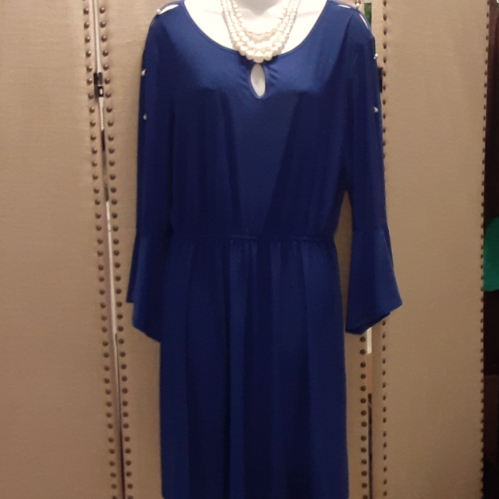 Perception concept Xl Dress Beautiful Blue Bell sleeves Pearl buttons on arms